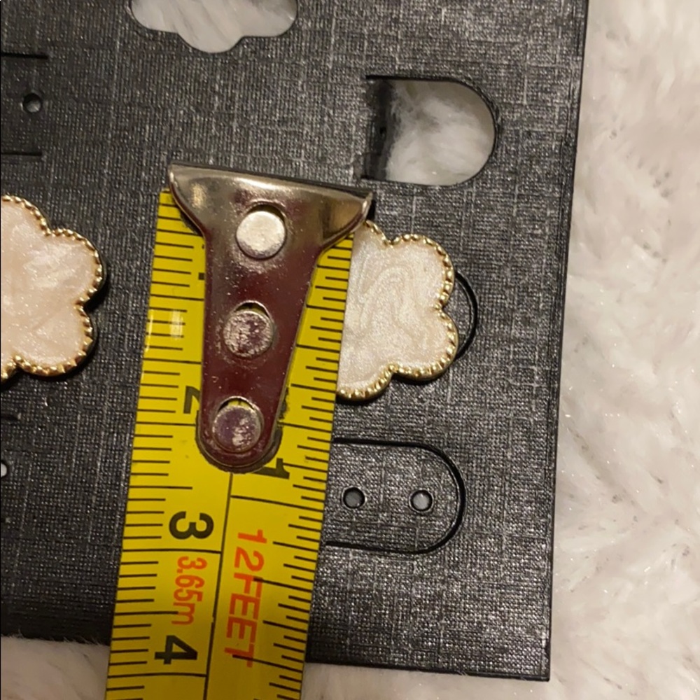 NWOT Mother of Pearl stud earrings - Picture 5 of 5
